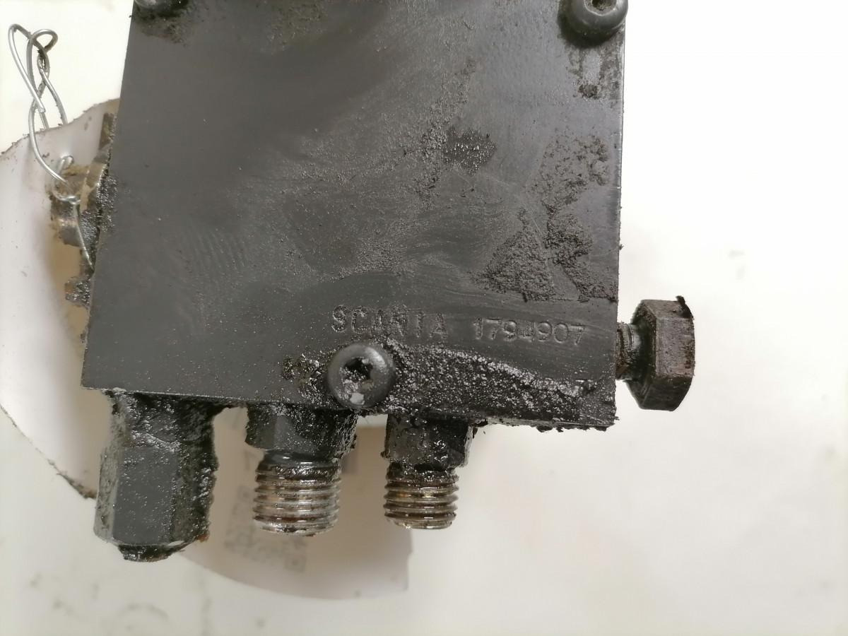 Scania Cab tilting pump 1794907 - Cab suspension for Truck: picture 5 Scania Cab tilting pump 1794907 - Cab suspension for Truck: picture 5