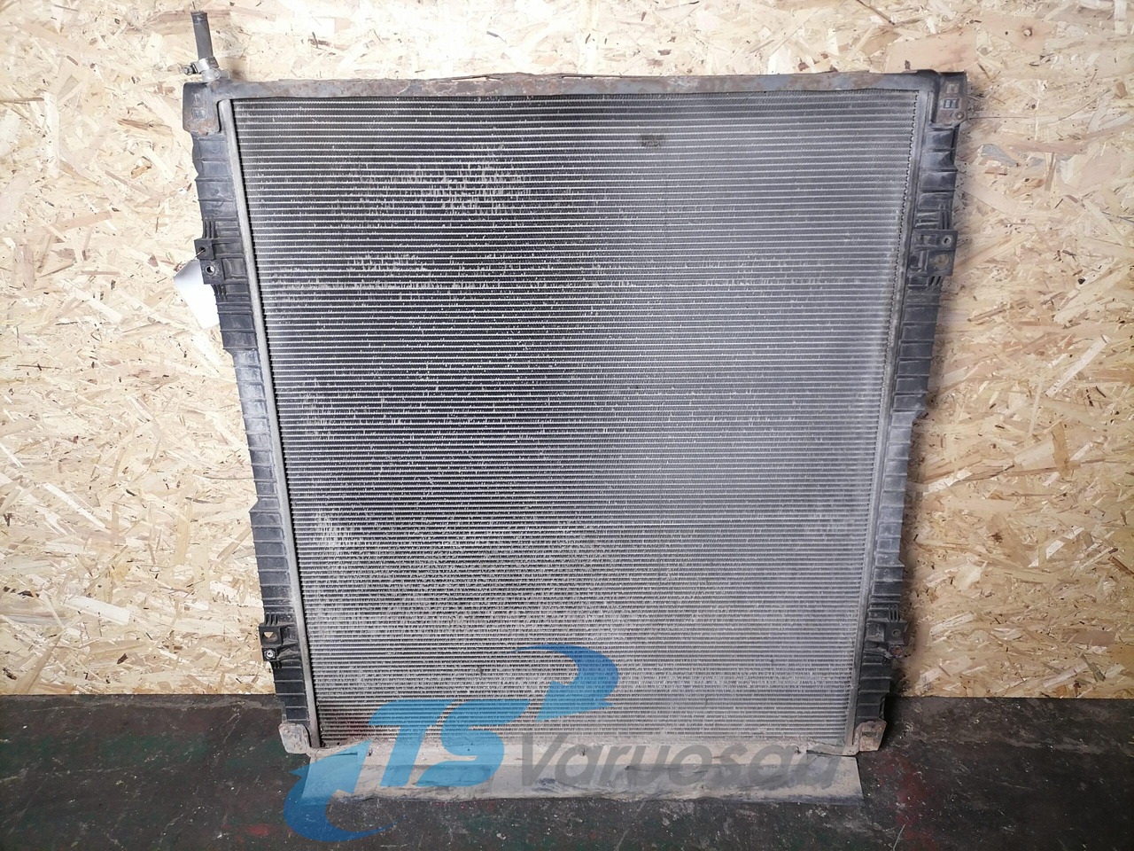 Scania Cooling radiator 1769997 - Radiator for Truck: picture 1 Scania Cooling radiator 1769997 - Radiator for Truck: picture 1