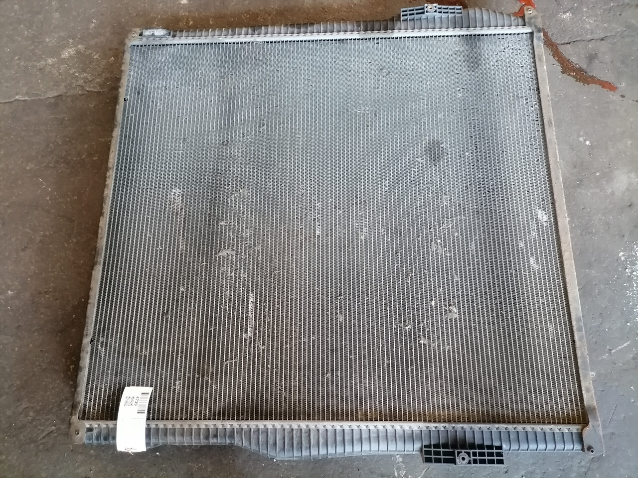 Scania Cooling radiator 1781365 - Radiator for Truck: picture 4 Scania Cooling radiator 1781365 - Radiator for Truck: picture 4