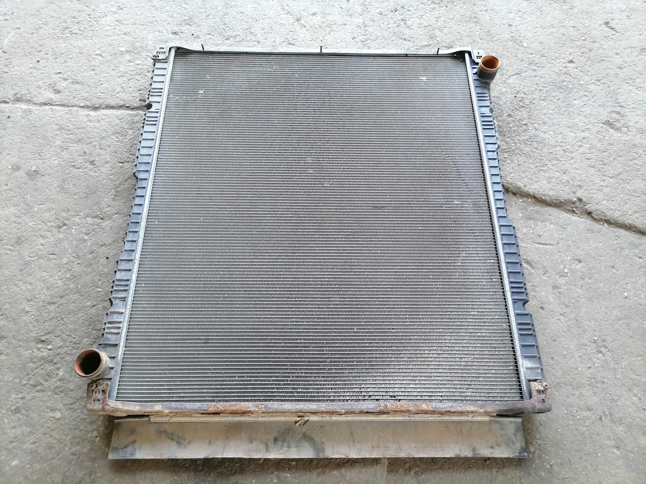 Scania Cooling radiator 1784616 - Radiator for Truck: picture 2 Scania Cooling radiator 1784616 - Radiator for Truck: picture 2