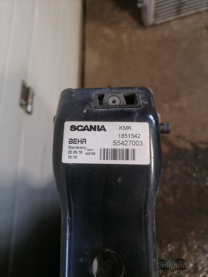 Scania Cooling radiator 1851542 - Radiator for Truck: picture 2 Scania Cooling radiator 1851542 - Radiator for Truck: picture 2