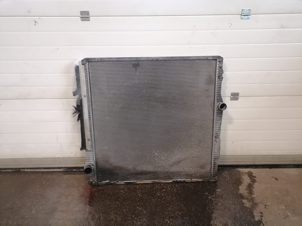 Scania Cooling radiator 1851542 - Radiator for Truck: picture 1 Scania Cooling radiator 1851542 - Radiator for Truck: picture 1