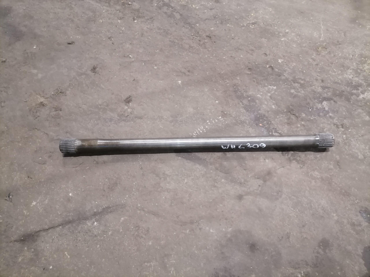 Scania Drive shaft 1368178 - Drive shaft for Truck: picture 1 Scania Drive shaft 1368178 - Drive shaft for Truck: picture 1