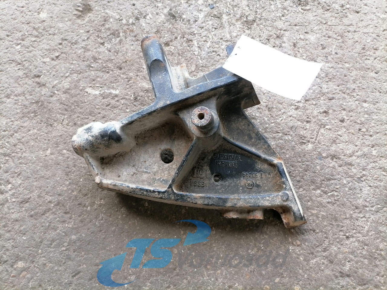 Scania Front bumper carrier 1431601 - Bumper for Truck: picture 1 Scania Front bumper carrier 1431601 - Bumper for Truck: picture 1