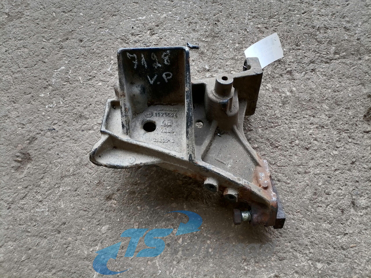 Scania Front bumper carrier 1525694 - Bumper for Truck: picture 1 Scania Front bumper carrier 1525694 - Bumper for Truck: picture 1