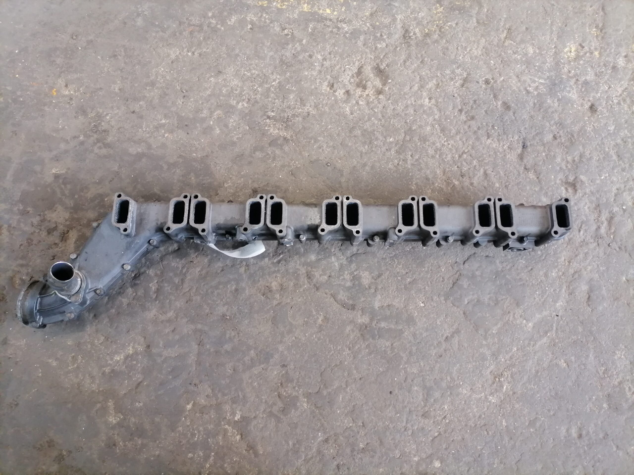 Scania Intake mainfold 1893329 - Intake manifold for Truck: picture 3 Scania Intake mainfold 1893329 - Intake manifold for Truck: picture 3