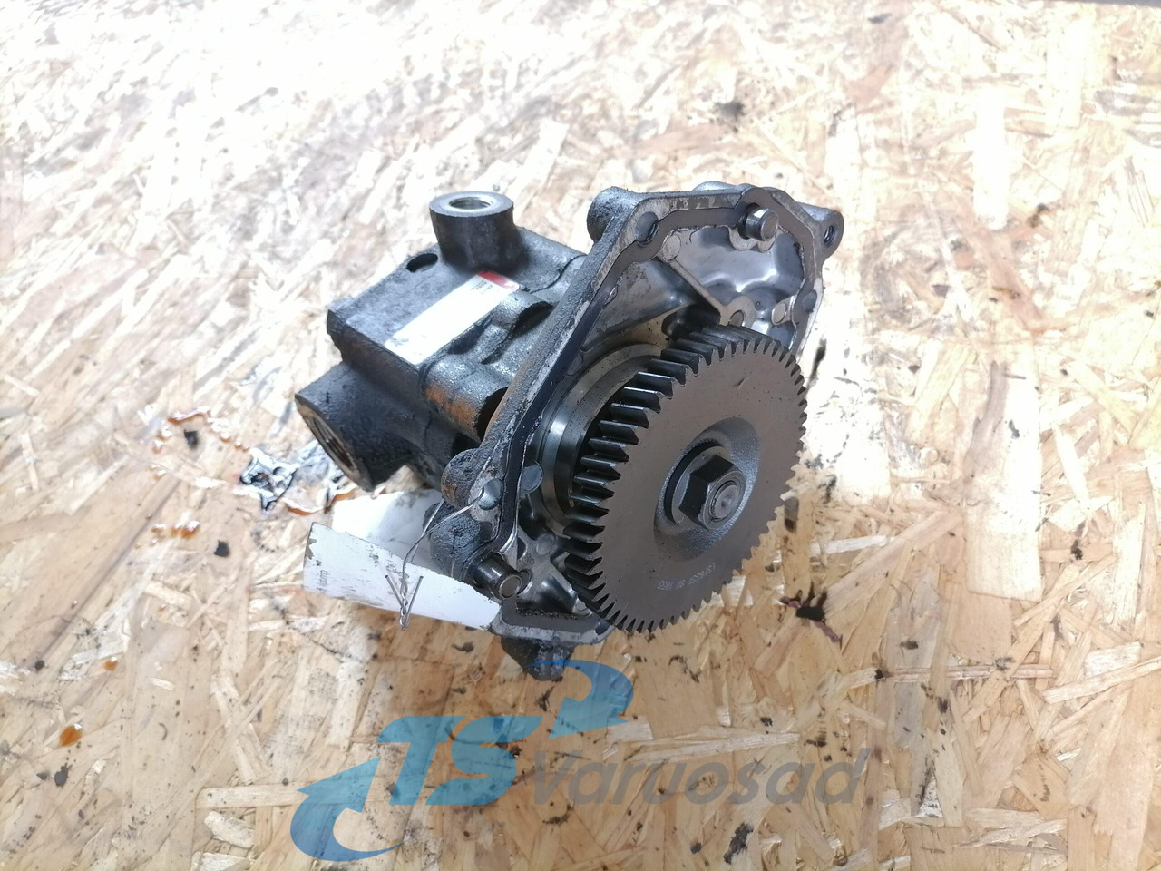 Scania Steering hydraulic pump 2108039 - Steering pump for Truck: picture 1 Scania Steering hydraulic pump 2108039 - Steering pump for Truck: picture 1