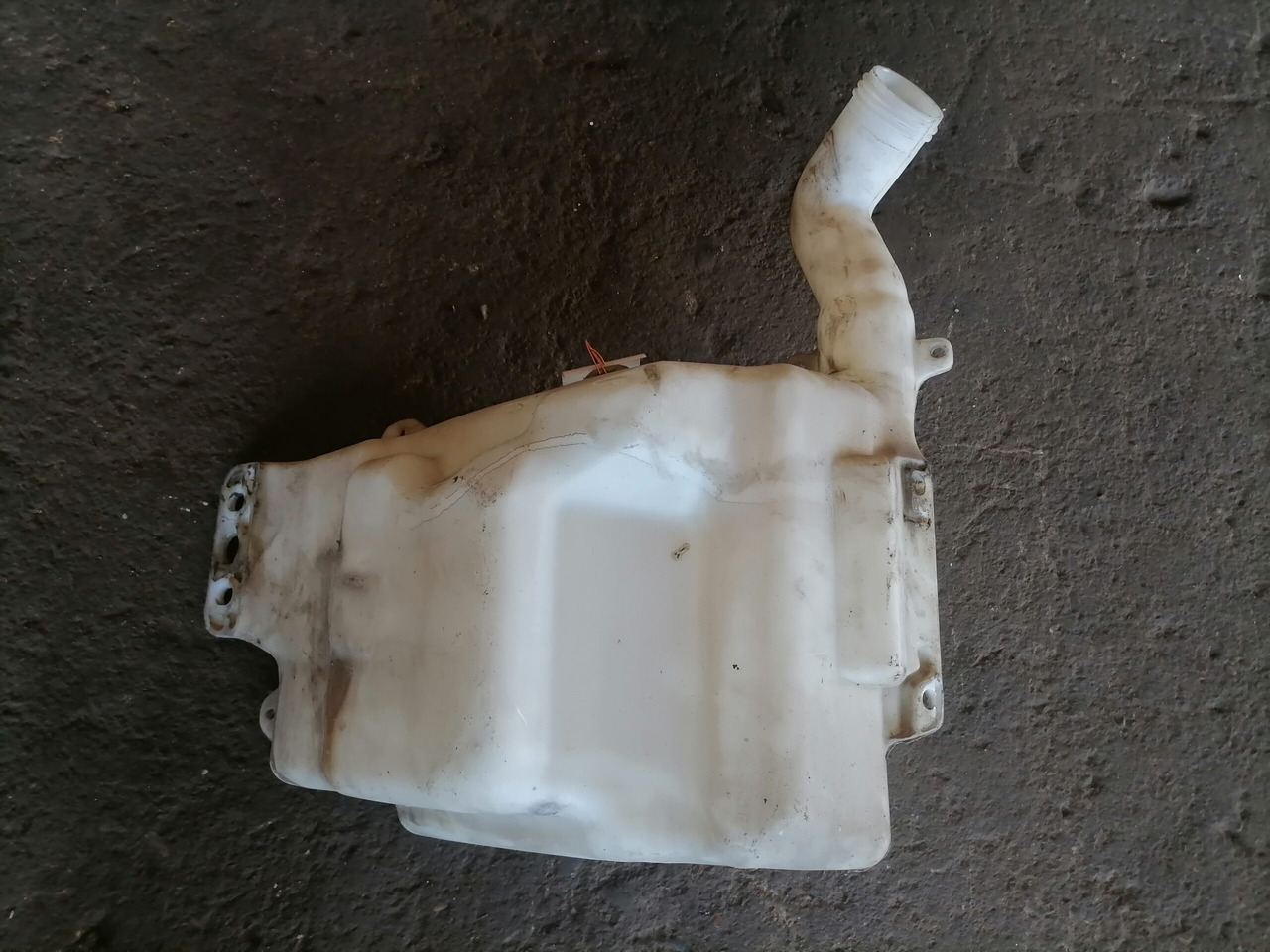 Scania Windscreen washer fluid tank 1854255 - Wiper for Truck: picture 4 Scania Windscreen washer fluid tank 1854255 - Wiper for Truck: picture 4