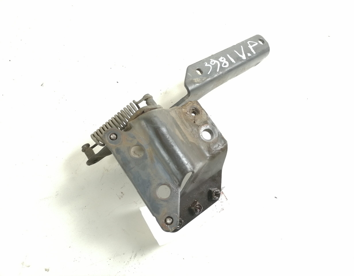 Scania lower grille carrier hinge 1785546 - Grill for Truck: picture 2 Scania lower grille carrier hinge 1785546 - Grill for Truck: picture 2