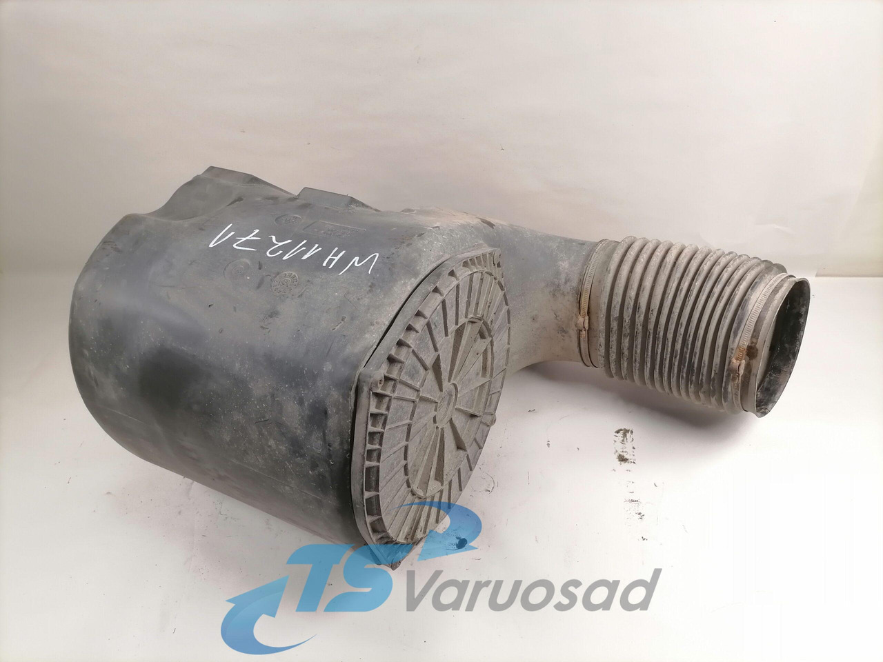 Air intake system for Truck Volvo Air filter housing 3979505: picture 6