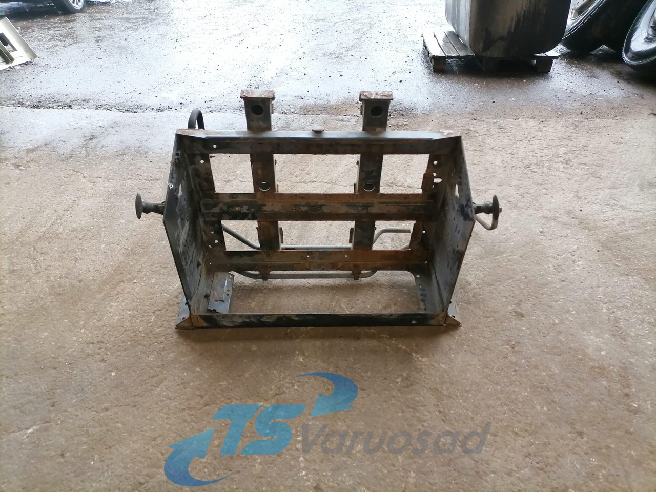 Volvo Battery box 82242391 - Battery for Truck: picture 1 Volvo Battery box 82242391 - Battery for Truck: picture 1