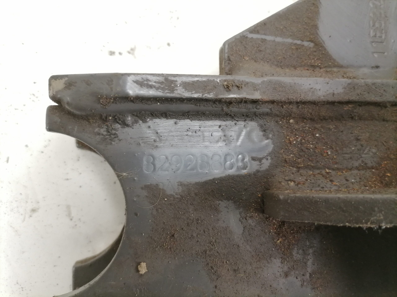 Volvo Bumper bracket 82928883 - Bumper for Truck: picture 4 Volvo Bumper bracket 82928883 - Bumper for Truck: picture 4