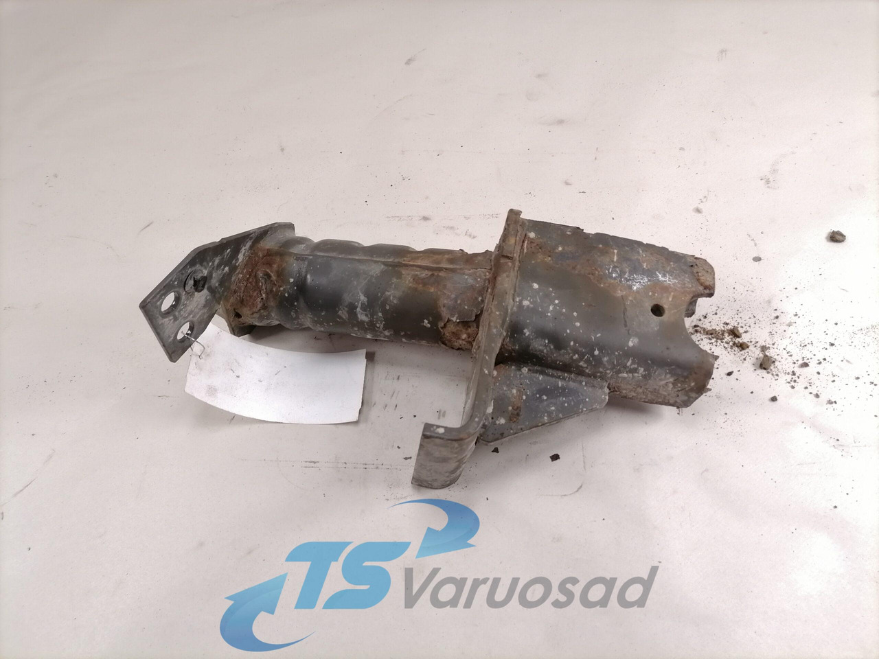 Volvo Bumper bracket 82943981 - Bumper for Truck: picture 2 Volvo Bumper bracket 82943981 - Bumper for Truck: picture 2