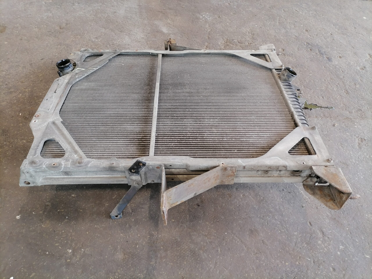 Volvo Cooling radiator 20536920 - Radiator for Truck: picture 4 Volvo Cooling radiator 20536920 - Radiator for Truck: picture 4