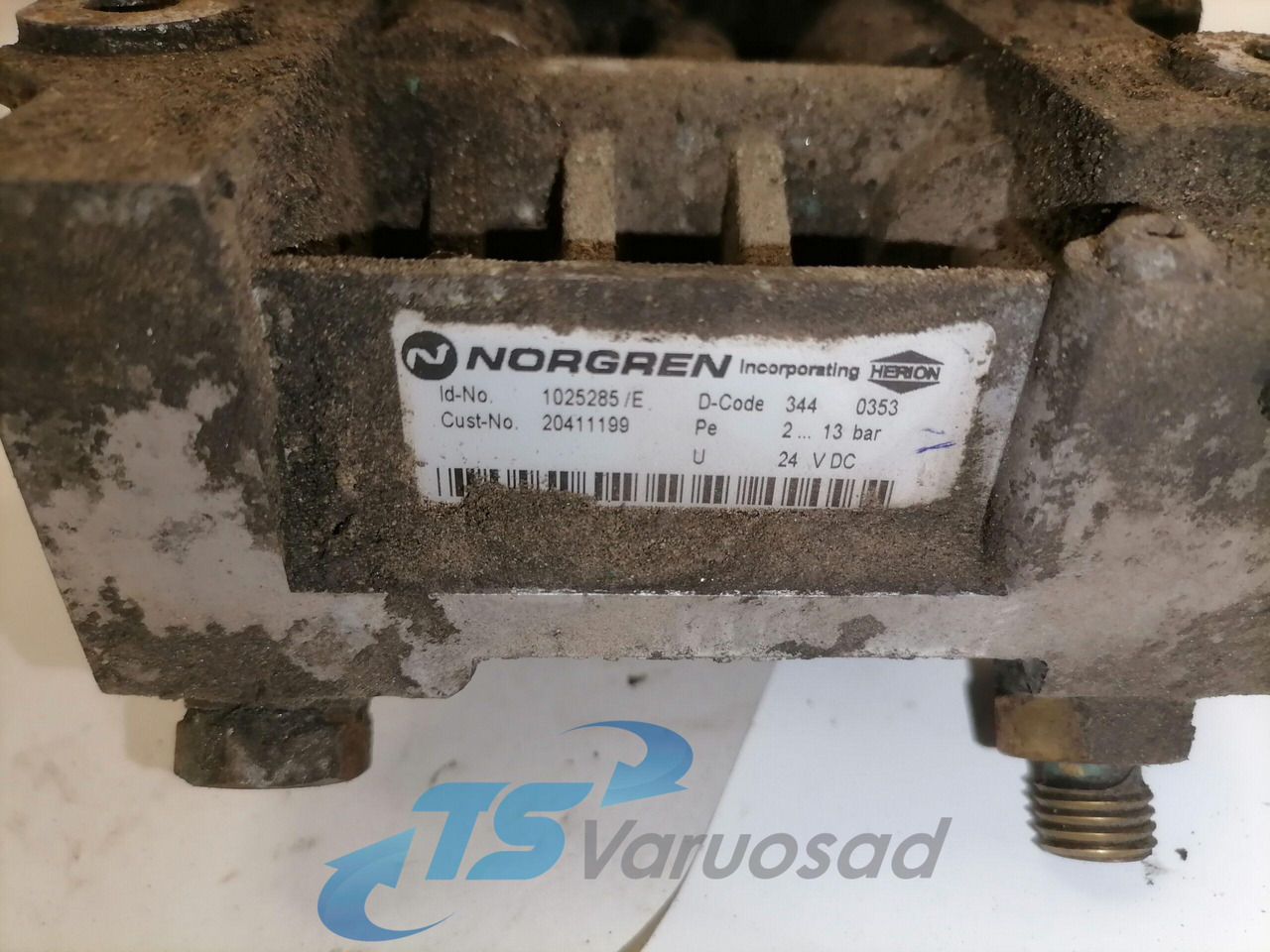 Volvo Engine control switch 2041199 - Exhaust system for Truck: picture 2 Volvo Engine control switch 2041199 - Exhaust system for Truck: picture 2