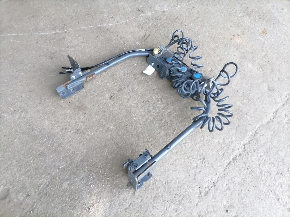 Volvo Kabiini tagune haagise pistikute kinnitusraam 21790555 - Frame/ Chassis for Truck: picture 2 Volvo Kabiini tagune haagise pistikute kinnitusraam 21790555 - Frame/ Chassis for Truck: picture 2