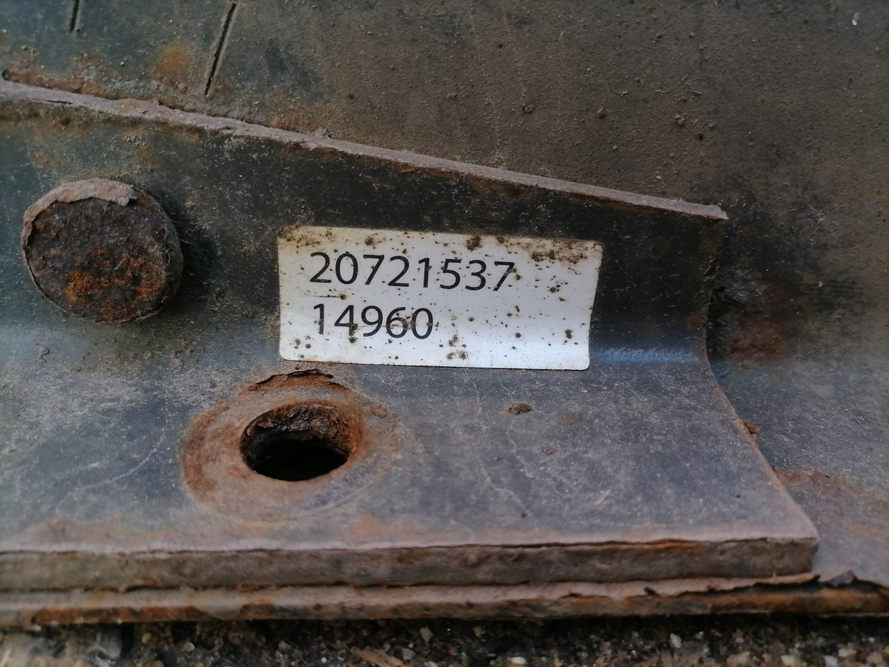 Volvo Kütusepaagi kandur, Volvo 20721537 - Fuel tank for Truck: picture 2 Volvo Kütusepaagi kandur, Volvo 20721537 - Fuel tank for Truck: picture 2
