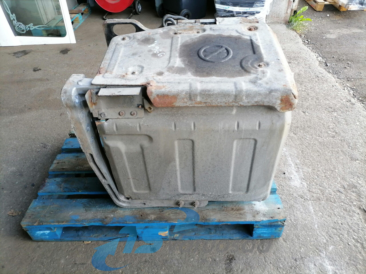 Volvo Muffler 20894953 - Muffler for Truck: picture 2 Volvo Muffler 20894953 - Muffler for Truck: picture 2
