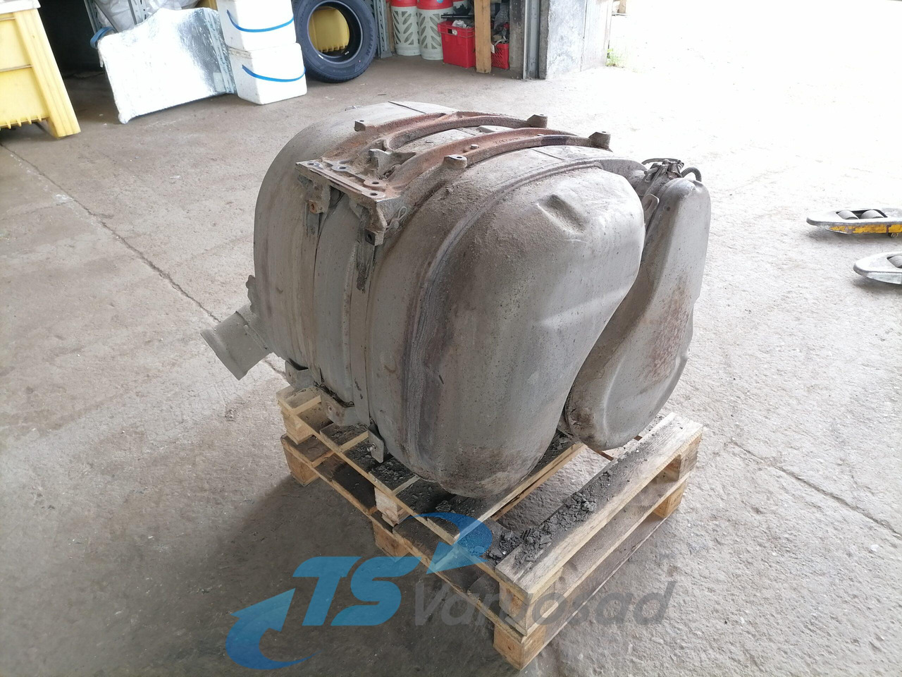 Volvo Muffler 21364822 - Muffler for Truck: picture 3 Volvo Muffler 21364822 - Muffler for Truck: picture 3