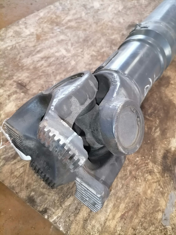 Volvo Propeller shaft 1067769 - Propeller shaft for Truck: picture 4 Volvo Propeller shaft 1067769 - Propeller shaft for Truck: picture 4