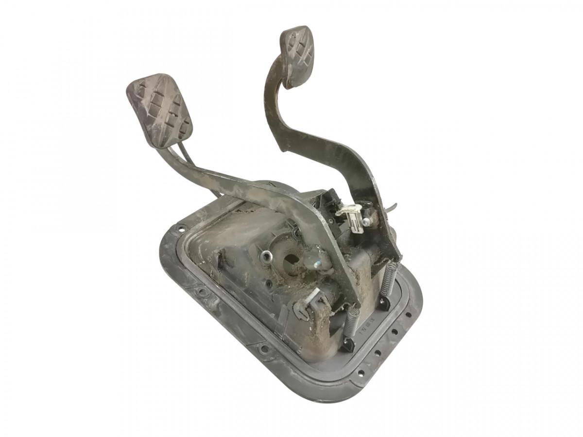 Volvo Siduri + piduri pedaalid 5010640219 - Fuel system for Truck: picture 1 Volvo Siduri + piduri pedaalid 5010640219 - Fuel system for Truck: picture 1