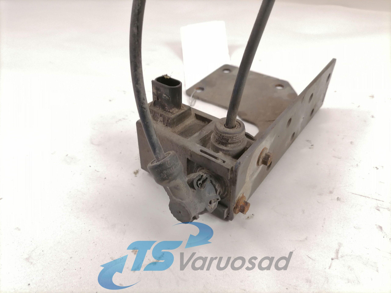 Volvo Solenoid valve 21472978 - Brake valve for Truck: picture 3 Volvo Solenoid valve 21472978 - Brake valve for Truck: picture 3