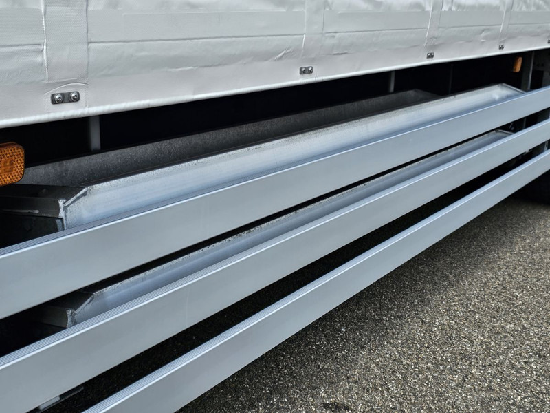Curtainsider truck MAN TGM 26.320 / 6x2-4 / LBW / 6000kg TAIL LIFT: picture 11