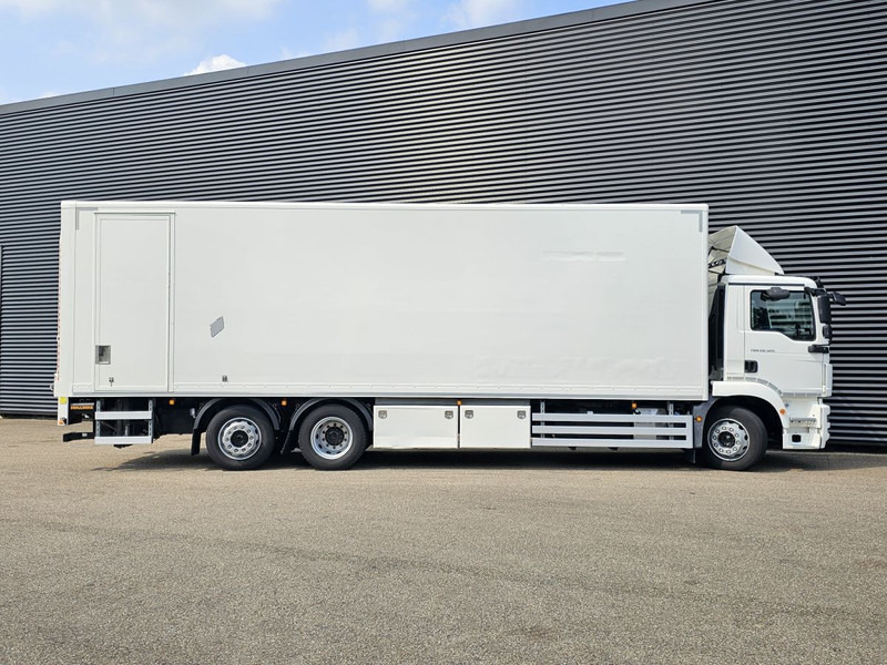 MAN TGM 26.320 / 6x2-4 / LBW / 6000kg TAIL LIFT - Curtainsider truck: picture 5 MAN TGM 26.320 / 6x2-4 / LBW / 6000kg TAIL LIFT - Curtainsider truck: picture 5