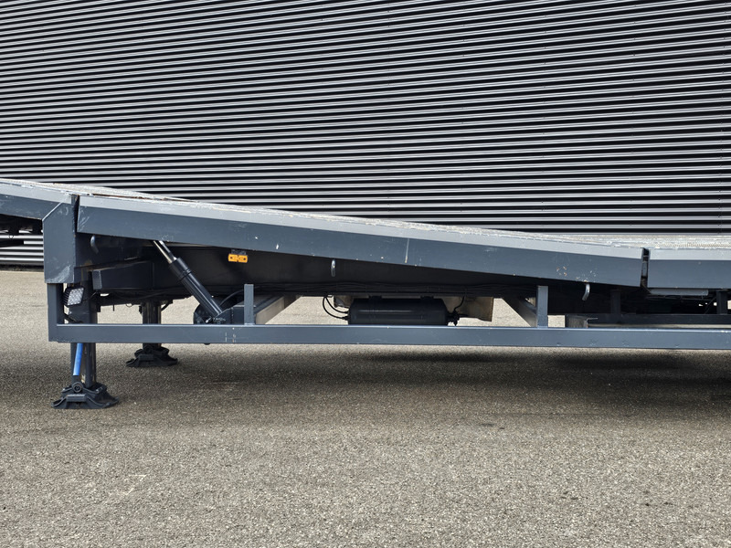 Nooteboom MCO-48-03 / STEERING AXLE / HYDRAULIC RAMPS + BED - Low loader semi-trailer: picture 5 Nooteboom MCO-48-03 / STEERING AXLE / HYDRAULIC RAMPS + BED - Low loader semi-trailer: picture 5