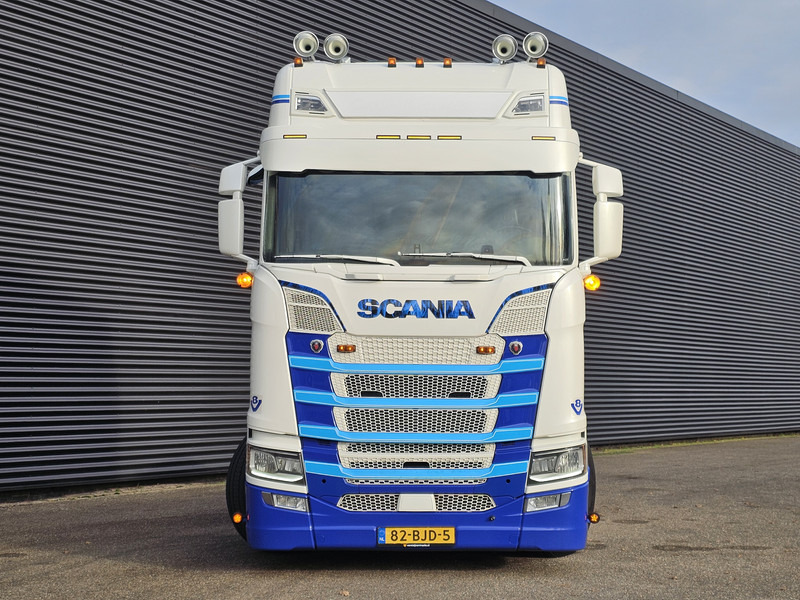 Scania S580 V8 6x2/4 / SPECIAL PAINT / SHOW - Tractor unit: picture 5 Scania S580 V8 6x2/4 / SPECIAL PAINT / SHOW - Tractor unit: picture 5