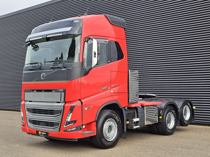 Tractor unit Volvo FH 16 650 / 6x4 BOOGIE / HYDRAULIC / RETARDER / 100T: picture 1