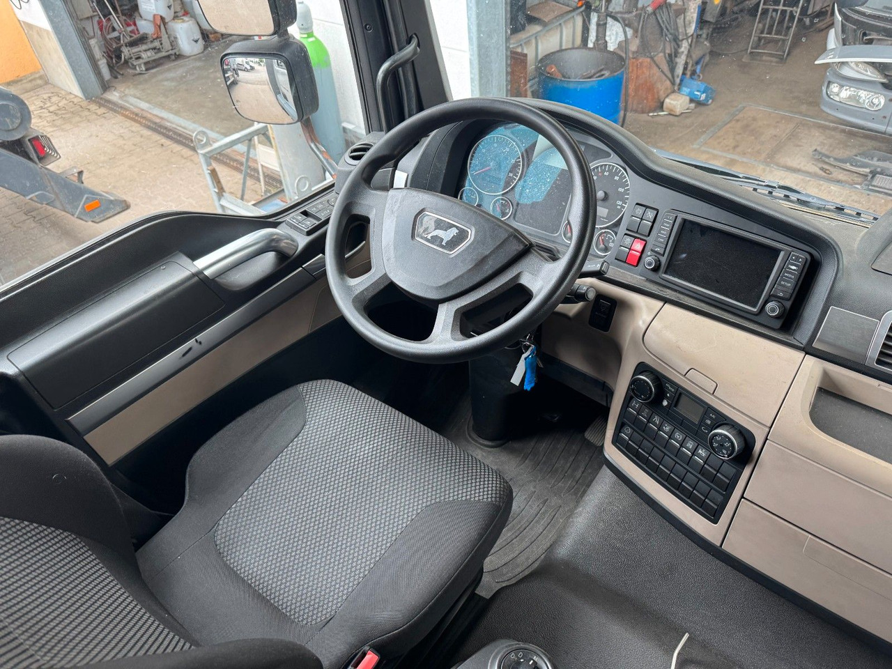 MAN 18.290 4X2 Koffer / Plane Top Zustand 8,30 Meter - Box truck: picture 5 MAN 18.290 4X2 Koffer / Plane Top Zustand 8,30 Meter - Box truck: picture 5