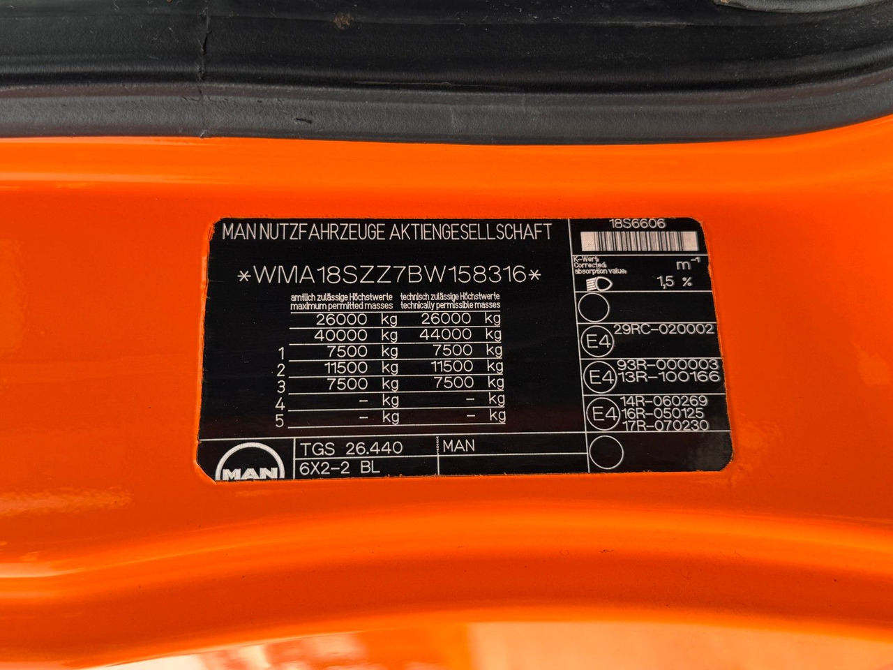 MAN 26.440 6X2 Multilift Abroller - Hook lift truck: picture 4 MAN 26.440 6X2 Multilift Abroller - Hook lift truck: picture 4