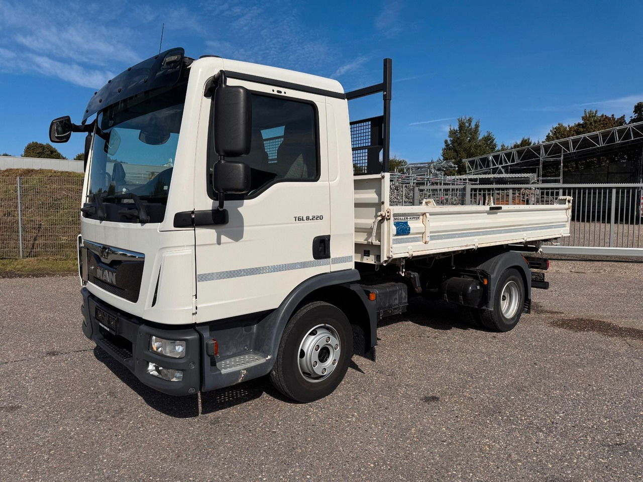 MAN 8.220 Meiller 3.S. Kipper Top Zustand - Tipper: picture 1 MAN 8.220 Meiller 3.S. Kipper Top Zustand - Tipper: picture 1