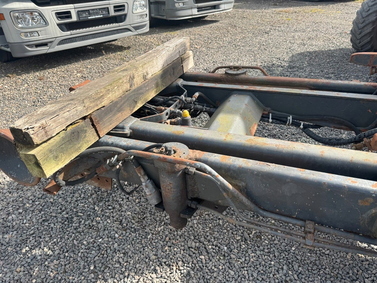 Meiller Abrollaufbau für 6X4 mit 3,90 Radstand - Hook lift truck: picture 4 Meiller Abrollaufbau für 6X4 mit 3,90 Radstand - Hook lift truck: picture 4