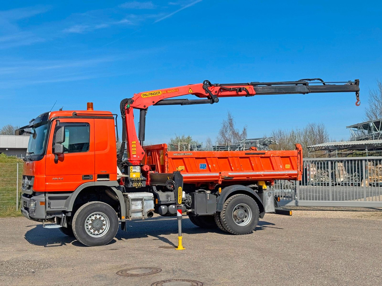 Mercedes-Benz 1844 4x4 Meiller 3S Bordmatik Palfinger PK16001K - Tipper: picture 1 Mercedes-Benz 1844 4x4 Meiller 3S Bordmatik Palfinger PK16001K - Tipper: picture 1