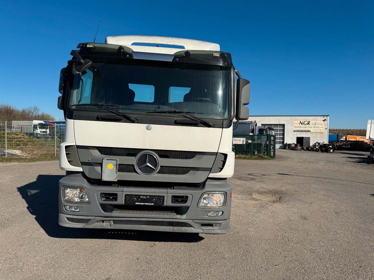Mercedes-Benz 2541 6X2 Meiller RK 20.65 Klima M-Haus - Hook lift truck: picture 2 Mercedes-Benz 2541 6X2 Meiller RK 20.65 Klima M-Haus - Hook lift truck: picture 2
