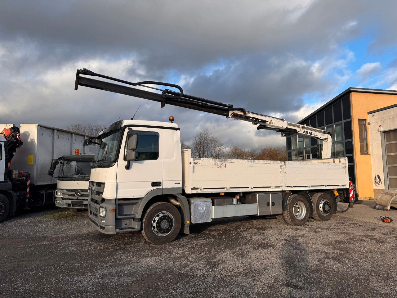 Mercedes-Benz 2541 6X2 Pritsche mit Kran Atlas 135 E2 Funk - Crane truck: picture 1 Mercedes-Benz 2541 6X2 Pritsche mit Kran Atlas 135 E2 Funk - Crane truck: picture 1