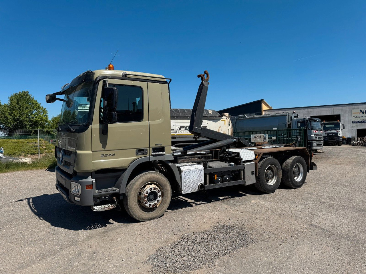 Mercedes-Benz 2644 6X4 VDL Abroller mit 3,90 Radstand Blatt BL on lease Mercedes-Benz 2644 6X4 VDL Abroller mit 3,90 Radstand Blatt BL: picture 12