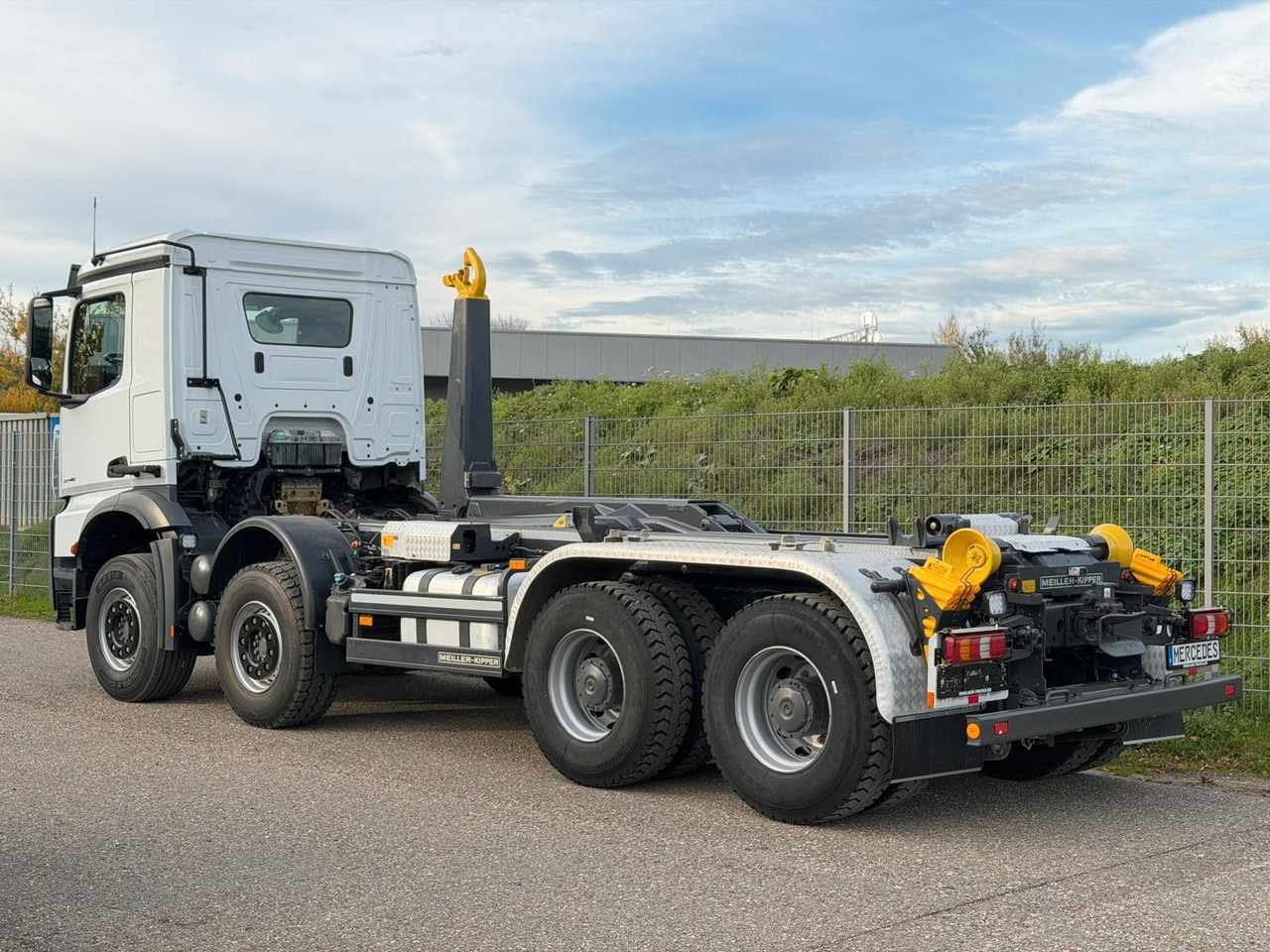 Mercedes-Benz 3748 8x4 Meiller RK30.65 | Funk | hydr.Container - Hook lift truck: picture 3 Mercedes-Benz 3748 8x4 Meiller RK30.65 | Funk | hydr.Container - Hook lift truck: picture 3