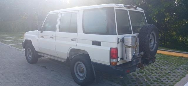 Toyota Land Cruiser 76 - Car: picture 2 Toyota Land Cruiser 76 - Car: picture 2