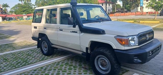 Toyota Land Cruiser 76 - Car: picture 4 Toyota Land Cruiser 76 - Car: picture 4