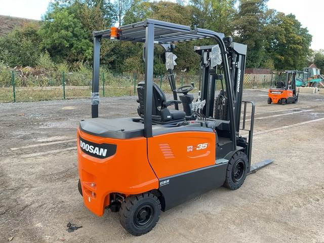 Doosan B35X-7 PLUS - Electric forklift: picture 3 Doosan B35X-7 PLUS - Electric forklift: picture 3