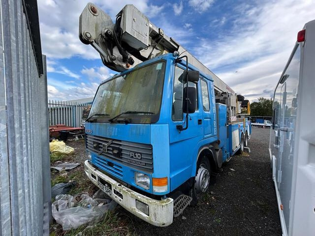 Volvo - Crane truck: picture 1 Volvo - Crane truck: picture 1
