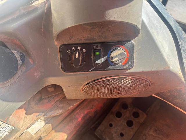 Skid steer loader Bobcat S650: picture 10
