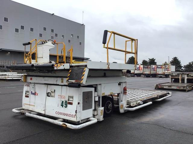 FMC Commander U - Aircraft cargo loader: picture 1 FMC Commander U - Aircraft cargo loader: picture 1