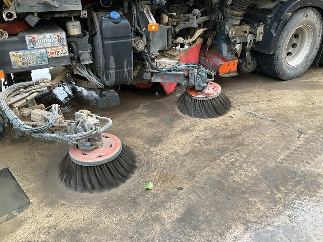 Road sweeper Volvo FH460: picture 13