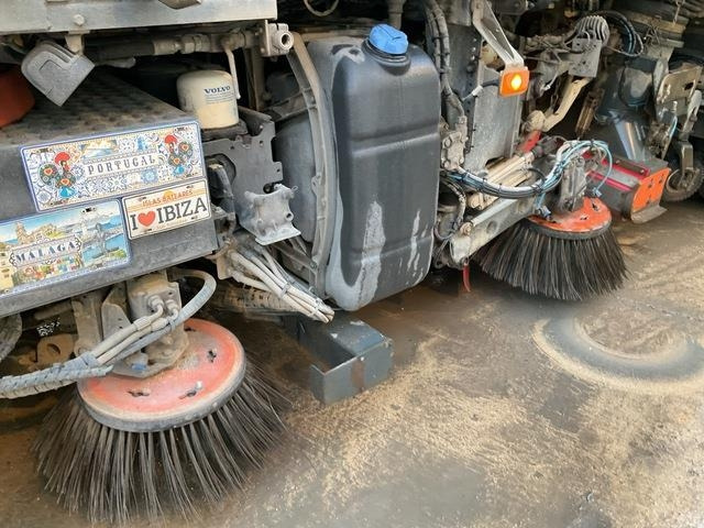 Road sweeper Volvo FH460: picture 23
