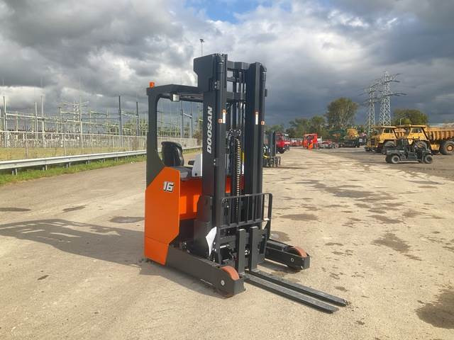 Doosan BR16JW-9 - Reach truck: picture 4 Doosan BR16JW-9 - Reach truck: picture 4