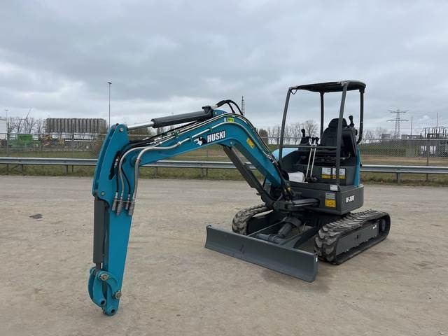 Toyota Huski M38U - Mini excavator: picture 1 Toyota Huski M38U - Mini excavator: picture 1
